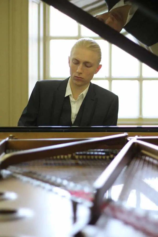 买球的app双语游戏互动剧《钢琴环游记》让孩子爱上音乐再学琴!(图9) 买球的app双语游戏互动剧《钢琴环游记》让孩子爱上音乐再学琴!(图9)