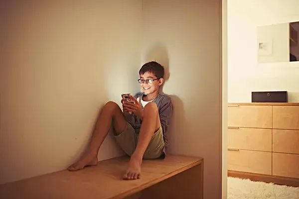 买球的app@家长们孩子沉迷玩游戏已经上瘾如何帮助孩子远离游戏成瘾?(图5) 买球的app@家长们孩子沉迷玩游戏已经上瘾如何帮助孩子远离游戏成瘾?(图5)