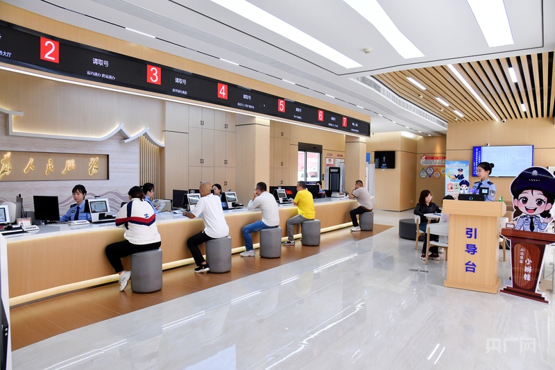 阳光下的守护|从警第一课:“小金人”传初心 把让人民满意刻进基因(图2) 阳光下的守护|从警第一课:“小金人”传初心 把让人民满意刻进基因(图2)