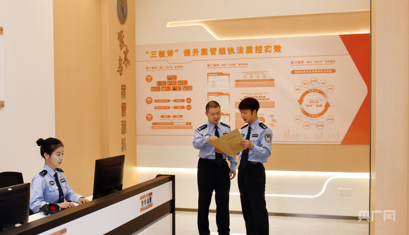 阳光下的守护|从警第一课:“小金人”传初心 把让人民满意刻进基因(图4) 阳光下的守护|从警第一课:“小金人”传初心 把让人民满意刻进基因(图4)